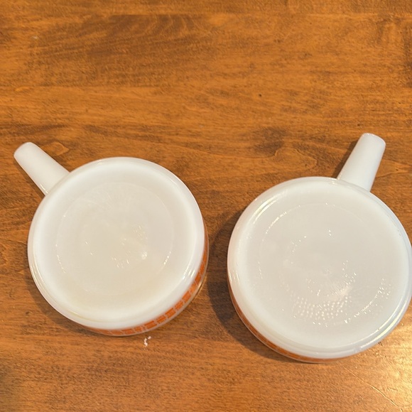 Set of 2 Vintage Glasbake 5” round ovenware dishes with handles. - Picture 6 of 6